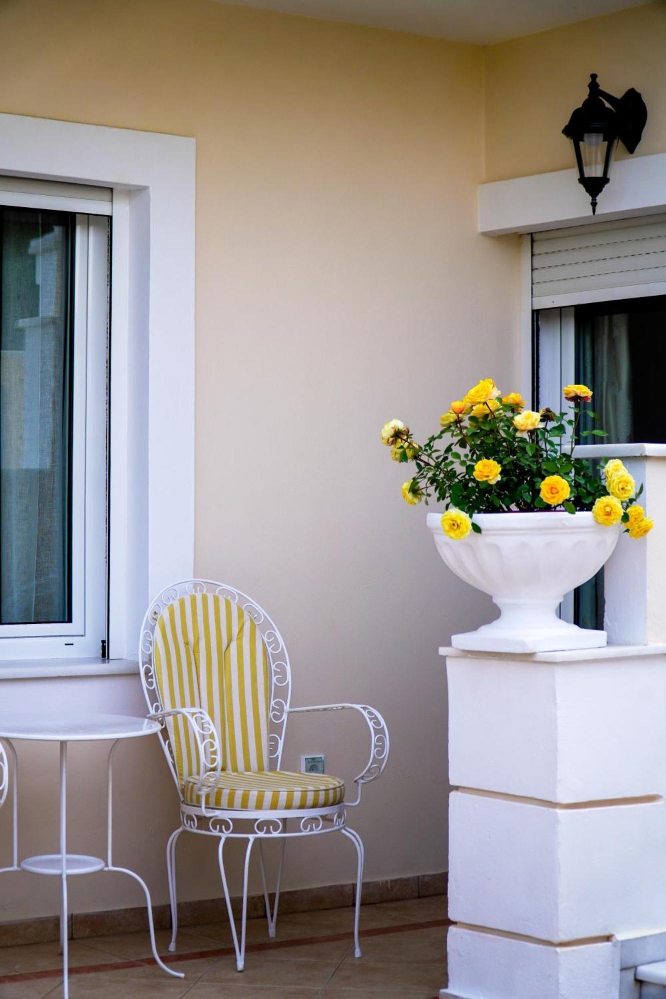 Апартаменты Cozy Artemis House Near Athens Airport Экстерьер фото